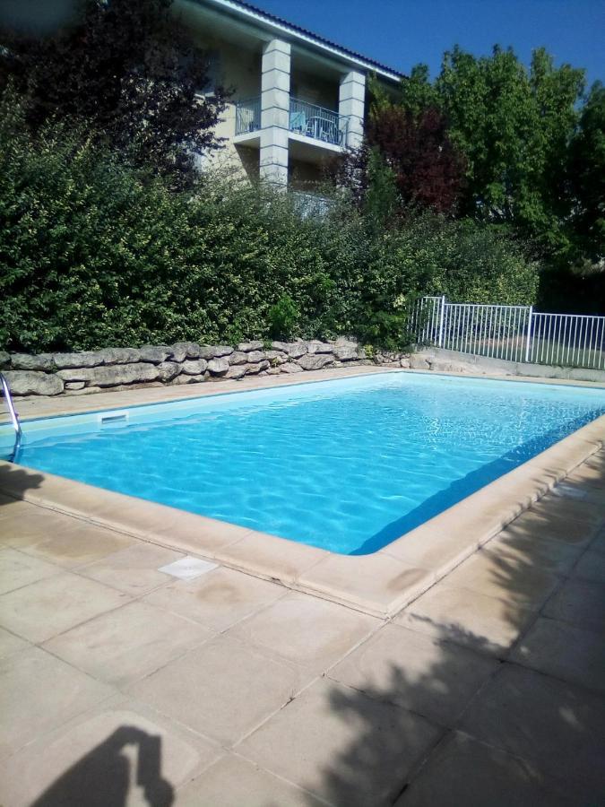 1 Avec Piscine Apartment *